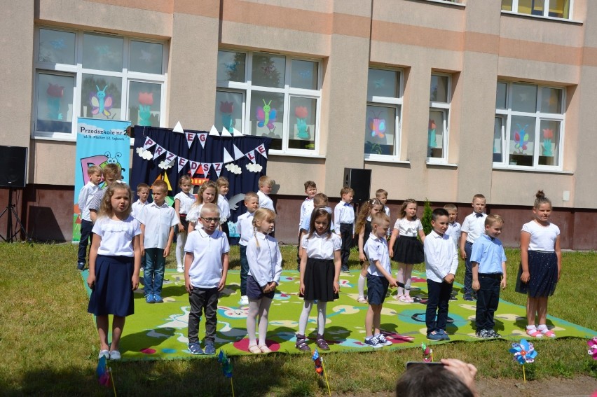 Lębork. Pożegnanie sześciolatków z grupy "Motylki" w Przedszkolu nr 2. Podziękowania dla rodziców