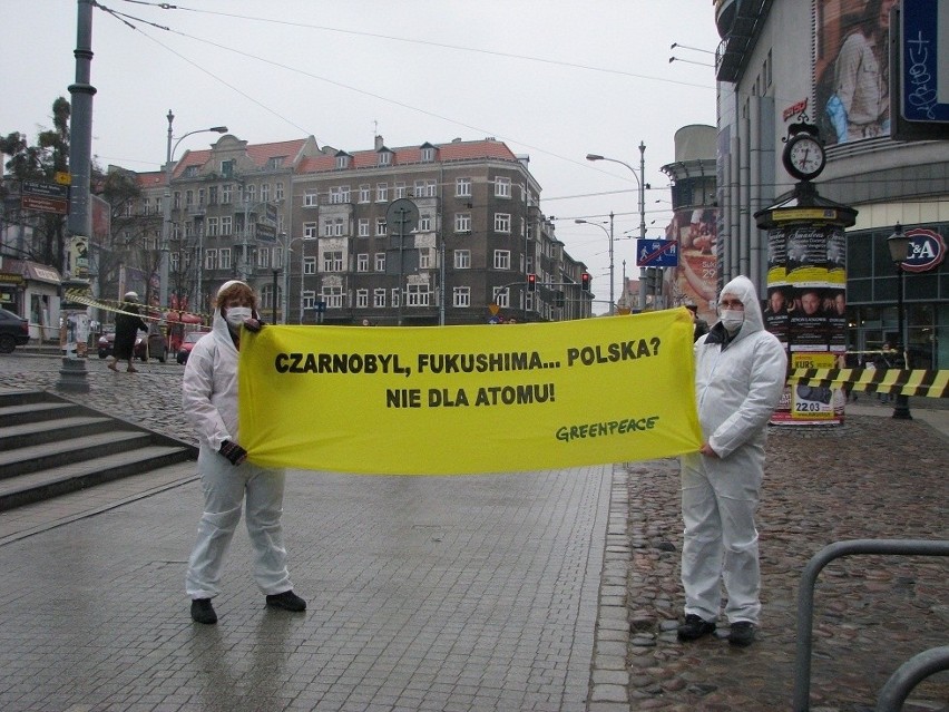 Happening Greenpeace na Półwiejskiej w Poznaniu