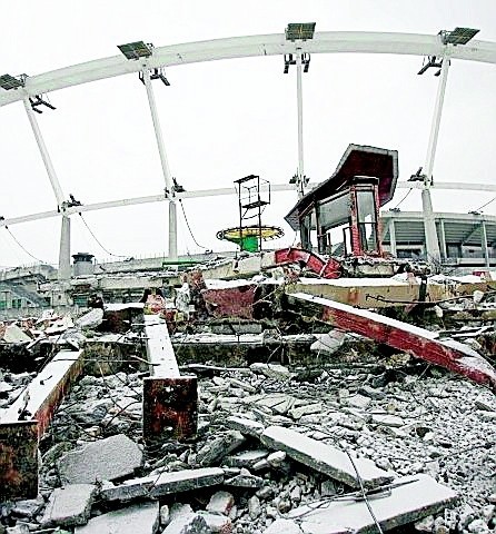 Wyburzenie Stacji Stadion Śląski rozpoczęło się 11 lutego. Z krajobrazu stacja zniknęła zaledwie w ciągu tygodnia.