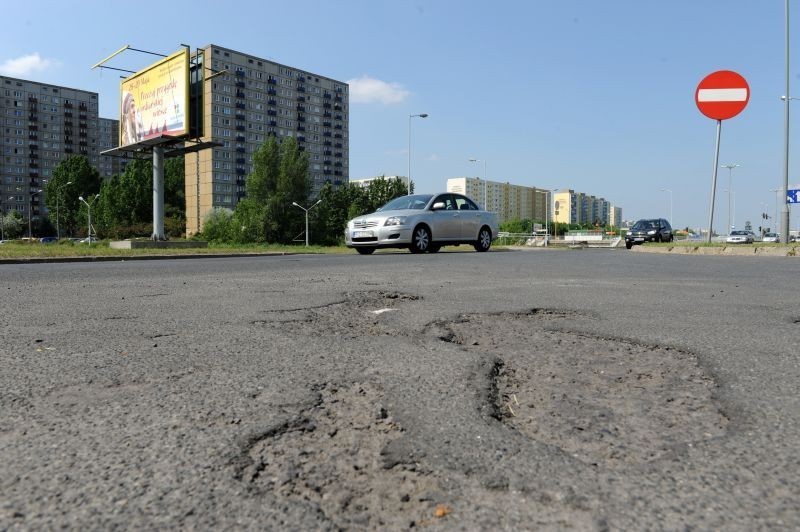 Poznań nie ma pieniędzy na łatanie dziur. Kierowcy chcą odszkodowania
