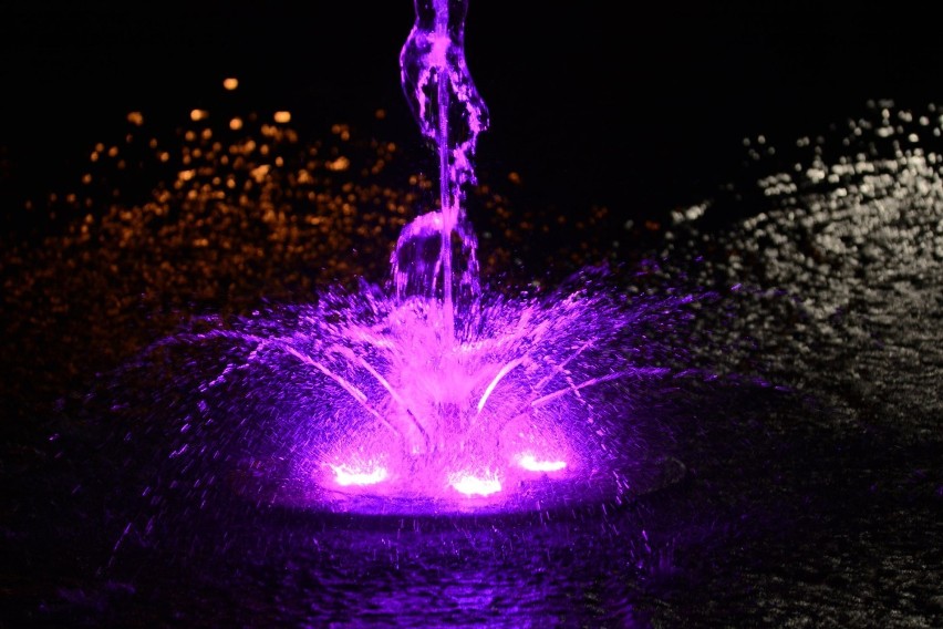Tak wygląda gołaniecka fontanna nocą. Robi wrażenie!