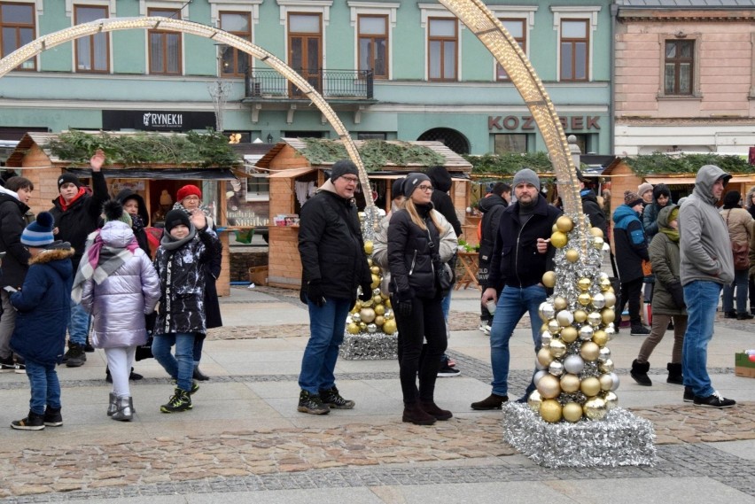 Konkurs na najlepiej ubraną choinkę na Rynku w Kielcach. Zobacz najpiękniejsze drzewka (WIDEO, ZDJĘCIA)