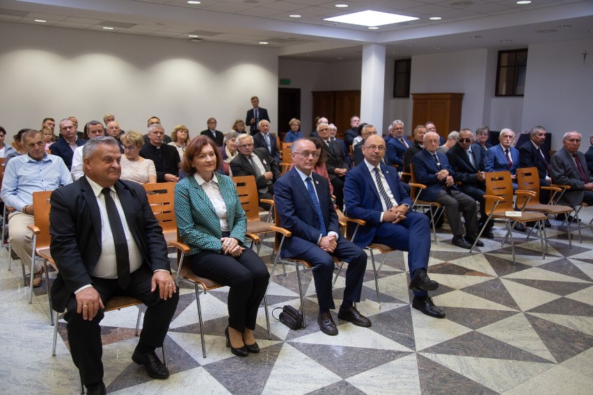 W imieniu Prezydenta RP Mateusz Szpytma wręczył dziś "Krzyże Wolności i Solidarności" ponad dwudziestu dawnym działaczom opozycyjnym [FOTO]