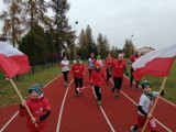 Święto Niepodległości 2020 w Kamieńsku. Biegli Aktywni Kamieńsk i grała orkiestra [ZDJĘCIA]