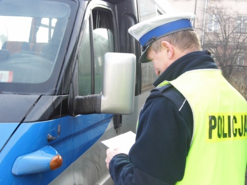 Policja i ITD kontrolowały w Kaliszu ciężarówki i autobusy