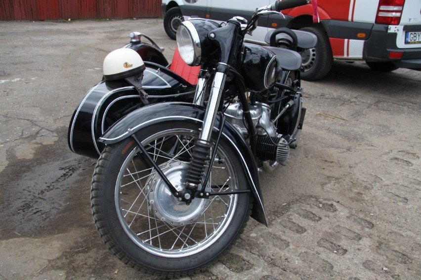 Stanisław Kukla z Bytowa ma dwa zabytkowe motocykle. Jakie to pojazdy? [ZDJĘCIA]