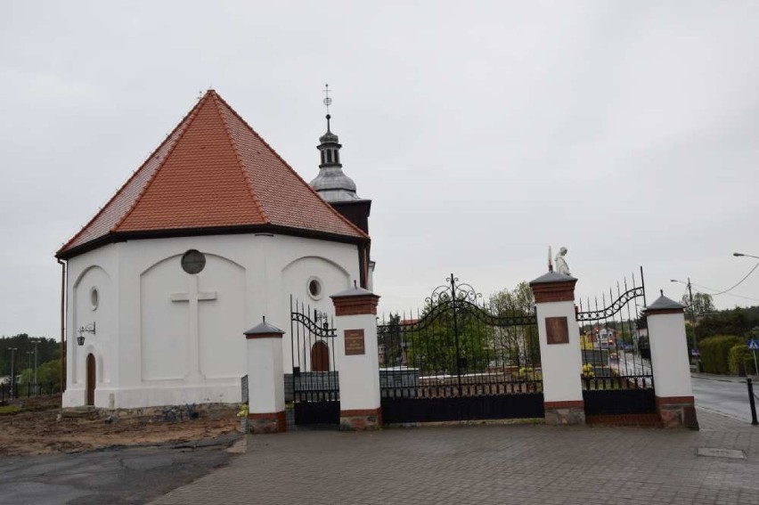 Rewitalizacja terenu przy kościele pw. Św. Mikołaja Biskupa w Skokach