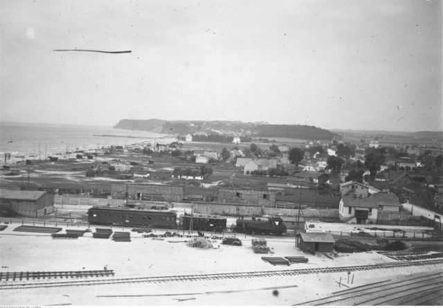 Rozbudowa portu morskiego w Gdyni w 1929 r. (widok w kierunku Kamiennej Góry).