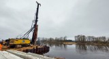 Budowa mostu na Bugu w Grannem nabiera tempa. Zobaczcie zdjęcia z placu budowy