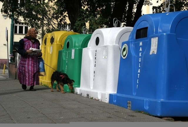 Segregacja śmieci to prosty sposób na mniejsze opłaty.