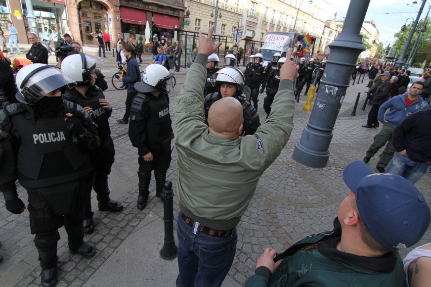 Nietolerancyjny Wrocław. Gdyby nie policja, Marsz Równości przyniósłby ofiary? (ZDJĘCIA, FILMY)