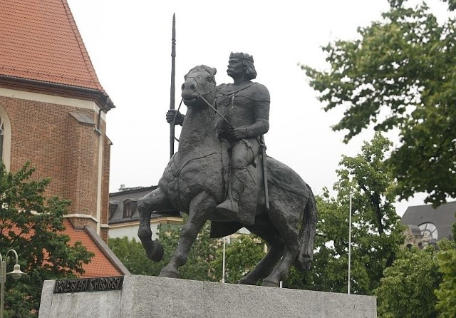 Pomnik Bolesława Chrobrego budzi wielkie emocje