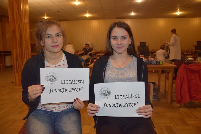 Rogozińscy licealiści „fundują życie”