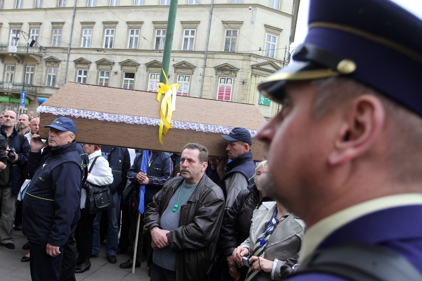 Kraków: protest pocztowców pod Pocztą Główną [ZDJĘCIA, VIDEO]