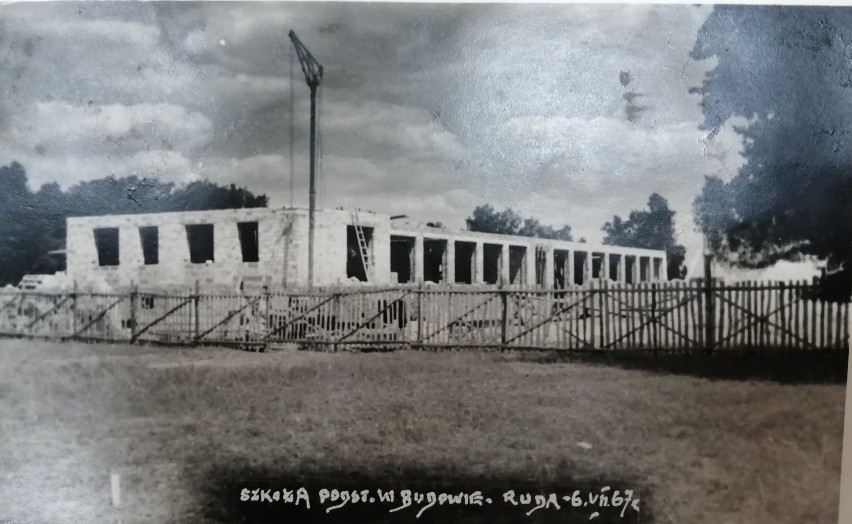 Szkoła ubiegłego wieku na unikalnych fotografiach z kronik Szkoły Podstawowej nr 7 w Skierniewicach