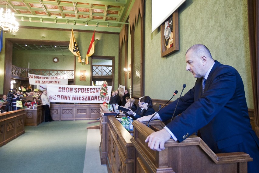 Protest przeciw podwyżkom cen śmieci (ZDJĘCIA)