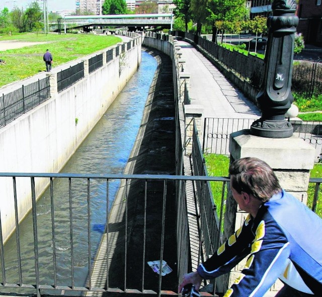 KATOWICE: Najsłynniejszą rzeką - Rawą, wcale nie płynie woda: 85. proc zawartości to... ścieki. Mało kto wie, że miasto leży na  granicy dwóch wododziałów: Kłodnica to dorzecze Odry, a Rawa - Wisły.