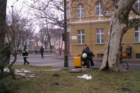 Bomba w sądzie w Oławie? Kilkadziesiąt osób ewakuowanych (ZDJĘCIA)