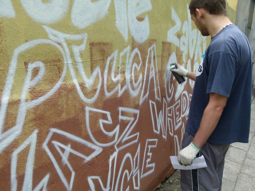 W Piotrkowie powstało antynikotynowe graffiti