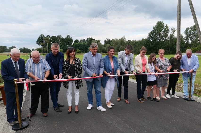 Nowe drogi w gminie Poddębice oddane do użytku. Tym razem ucieszyli się mieszkańcy Feliksowa oraz Zagórzyc ZDJĘCIA