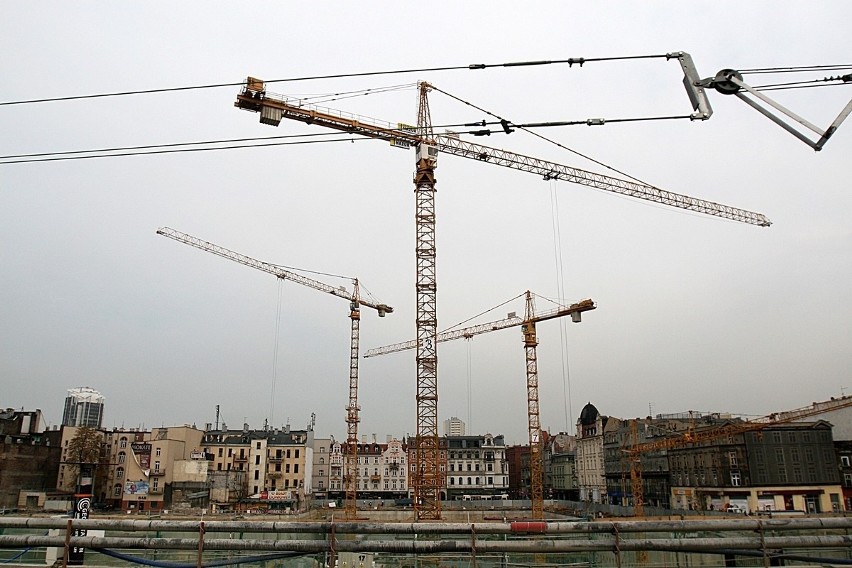 Katowice: Na budowie dworca PKP są już cztery żurawie [ZDJĘCIA]