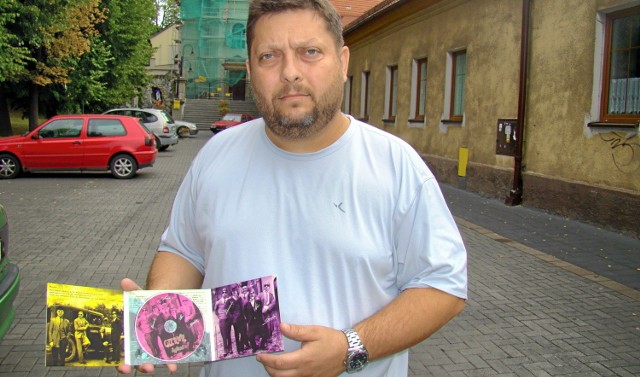 Radny powiatowy Franciszek Penkala uważa, że płyta oburza wielu andrychowian