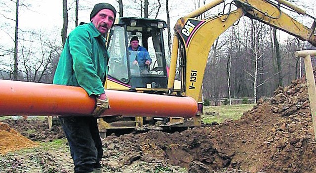 Dzięki rekordowemu dofinansowaniu budowa kanalizacji i wodociągów w pogórzańskich gminach  wreszcie ruszy z kopyta