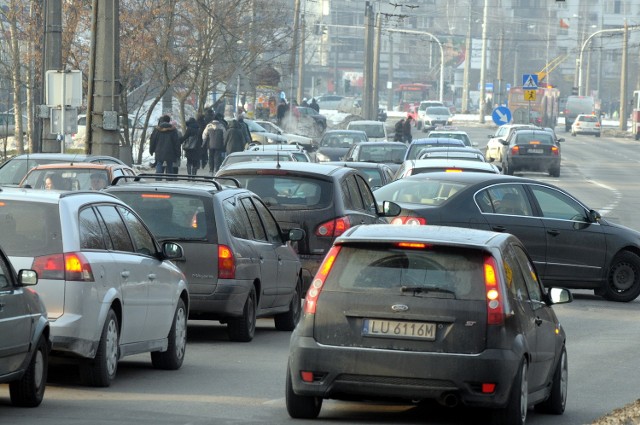 Nie będzie m.in. przebudowy skrzyżowań na ul. Zana. Chodzi o dwa: z ul. Jana Sawy oraz Juranda i Wallenroda. Rajcy zabiegali nie tylko o przebudowę. Na skrzyżowaniach  miały się pojawić sygnalizacje świetlne. Radni chcieli, aby na ten cel trafiło w tym roku 5 mln zł