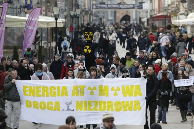 Przeciwnicy budowy elektrowni jądrowych przeszli ulicami Gdańska w marcu br.