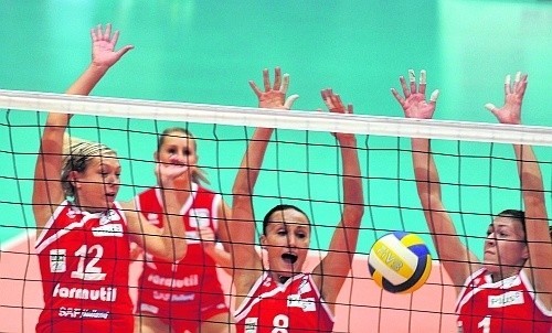 Skuteczny blok może dać pilankom wygraną. Od lewej: Agnieszka Kosmatka, Edyta Kucharska i Joanna Frąckowiak