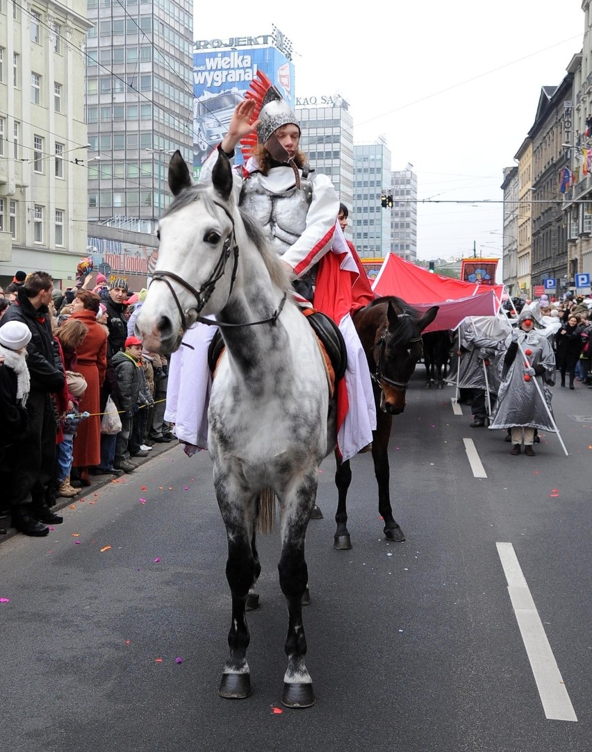 Święty Marcin to jedyny święty, którego postać obrosła w...