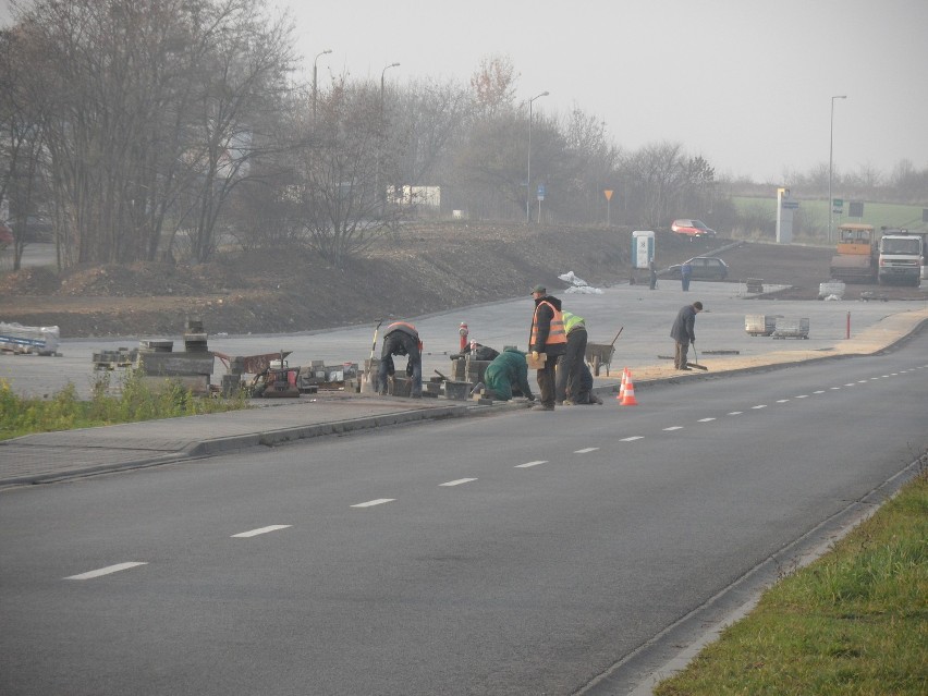 Na placu, na którym będzie nowy targ w Radzionkowie,...