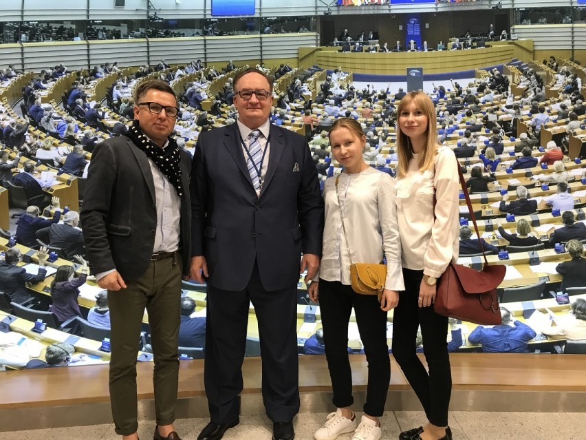Uczennice "Dąbrowszczaka" w siedzibie Parlamentu Europejskiego