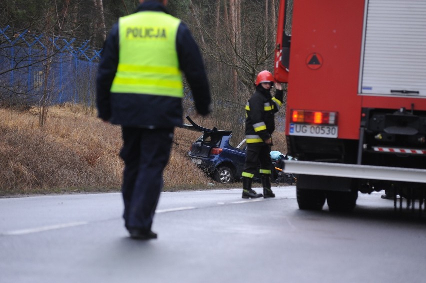 Kierująca toyotą yaris poniosła śmierć na miejscu