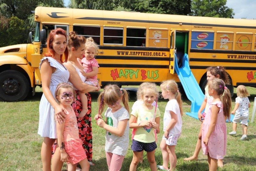 Happy Bus w Jarantowie. Tak bawią się najmłodsi z fundacją Happy Kids. ZDJĘCIA