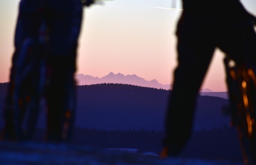 Zachód słońca z Przymiarek w Beskidzie Niskim z widokiem na Tatry [ZDJĘCIA]