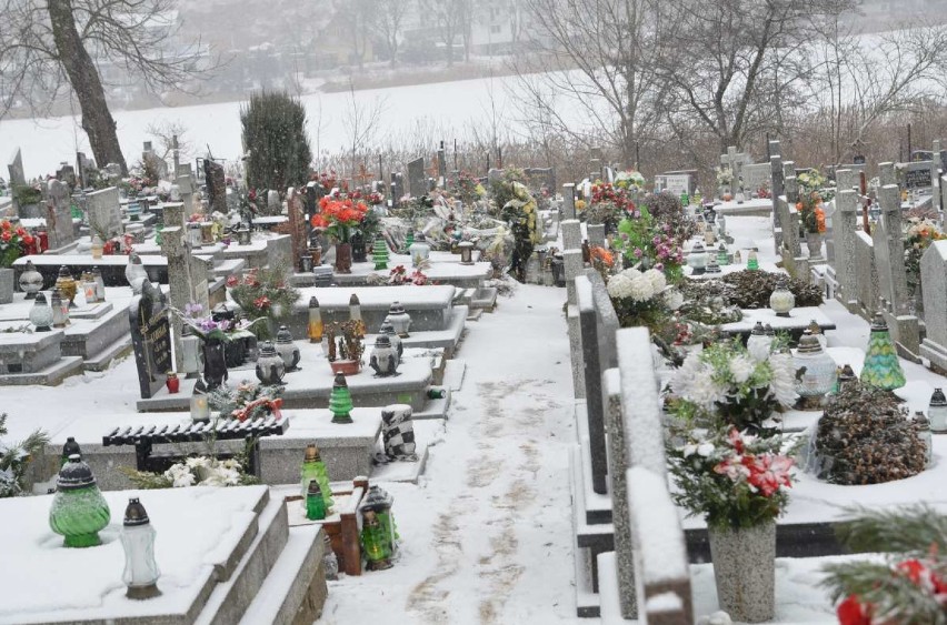 Na tych ścieżkach, na cmentarzu św. Krzyża w Gnieźnie, były...