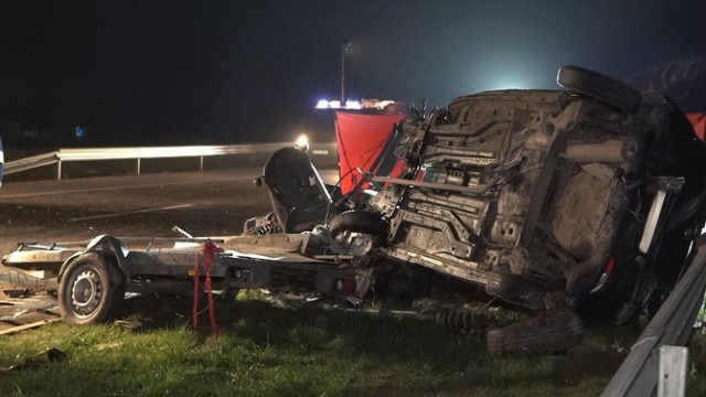 W  ubiegłym roku w całym województwie kujawsko-pomorskim doszło do ponad 930 wypadków w których zginęło 211 osób. Znamy miejsca na drogowej mapie regionu, gdzie w ostatnich trzech latach wydarzyło się  najwięcej takich tragedii.

>>>>>>>