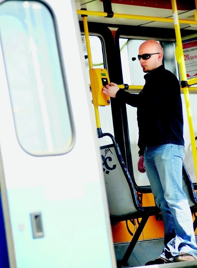 Co drugi pasażer we Wrocławiu nie płaci za przejazd autobusem czy tramwajem