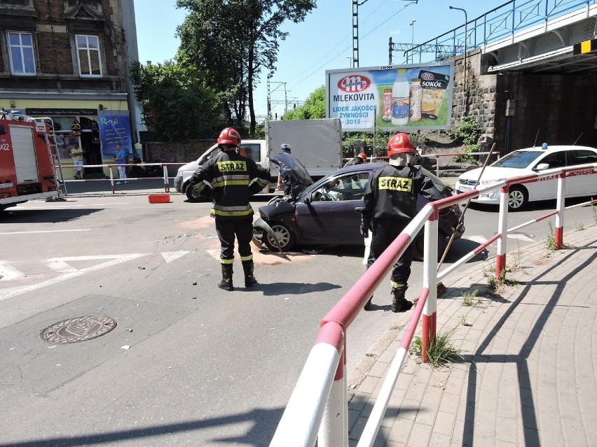 Wypadek autobusu w Chorzowie. Zderzył się z samochodem...