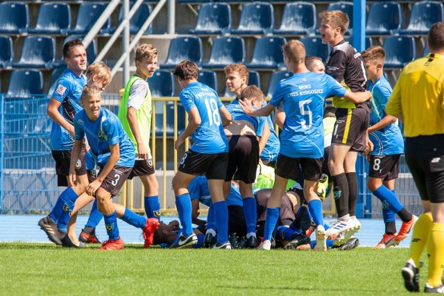 MUKS CWZS Bydgoszcz (niebieskie koszulki) pokonał Lechię Gdańsk w meczu CLJ 15.