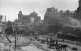 Tak wyglądała Warszawa w latach 40. Niezwykłe zdjęcia stolicy w odbudowie. Widać już wpływ socrealizmu 