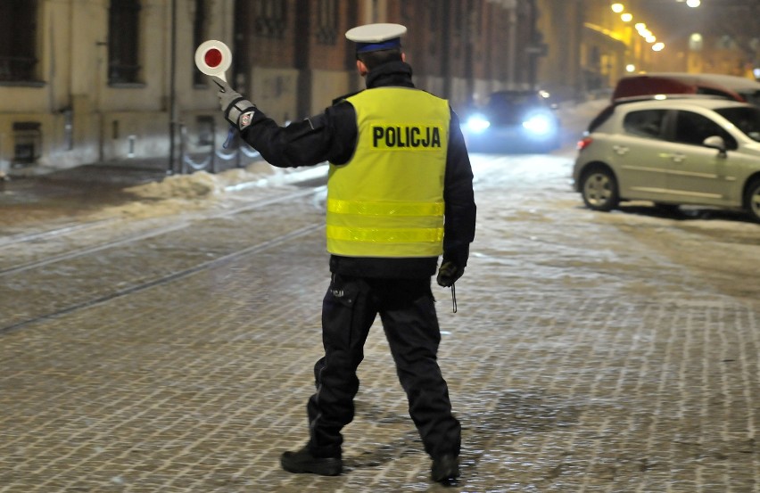 Policja kontrolowała trzeźwość kierowców. Ponad setka mandatów [ZDJĘCIA]