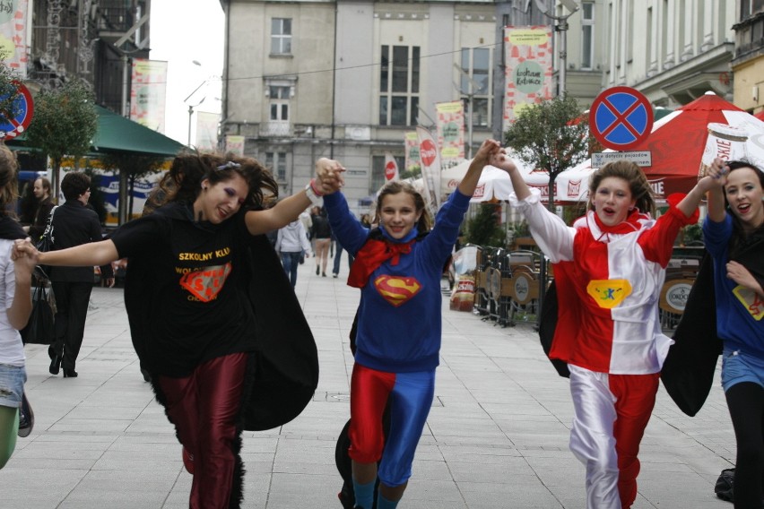 Superbohaterowie strajkowali na Mariackiej w Katowicach [ZOBACZ ZDJĘCIA]