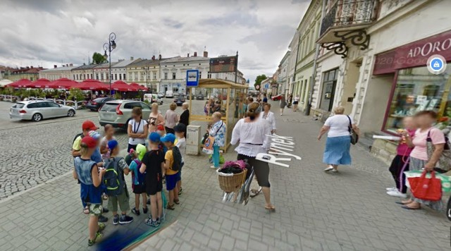 Sądeczanie na przystankach w Google Street View