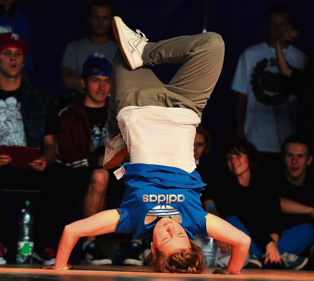 Breakdance to jeden z podstawowych elementów hip-hopu