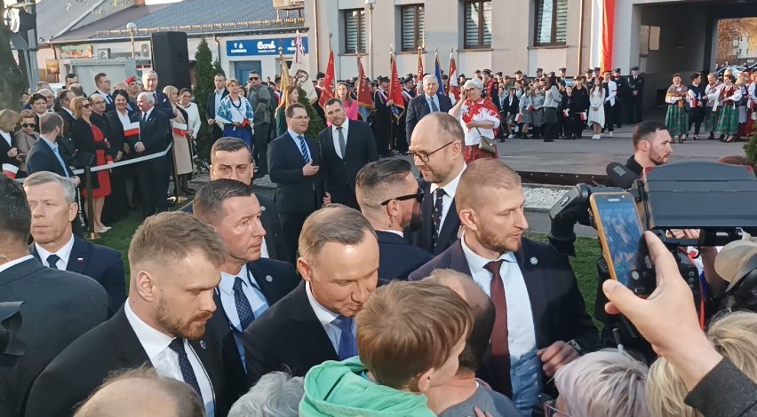 Prezydent Andrzej Duda w Pajęcznie. Prezydent dziękował i przypominał historię miasta. Zobaczcie zdjęcia i film ze spotkania z mieszkańcami