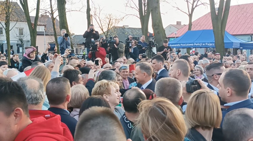 Prezydent Andrzej Duda w Pajęcznie. Prezydent dziękował i przypominał historię miasta. Zobaczcie zdjęcia i film ze spotkania z mieszkańcami