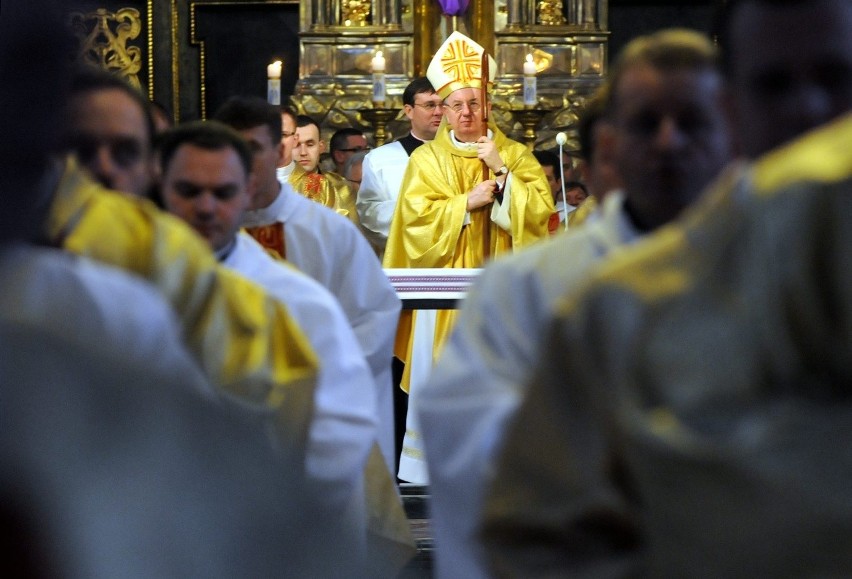 Nabożeństwo krzyżma św. w lubelskiej archikatedrze (ZDJĘCIA)