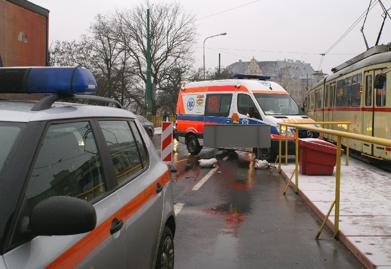 Poznań: Pasażerka zasłabła w tramwaju. Korek przed MTP